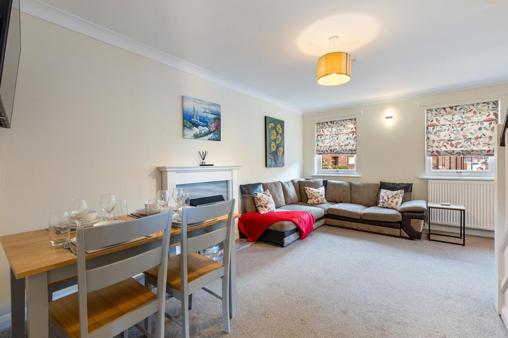 Pass The Keys Central Townhouse With Free Parking York Buitenkant foto