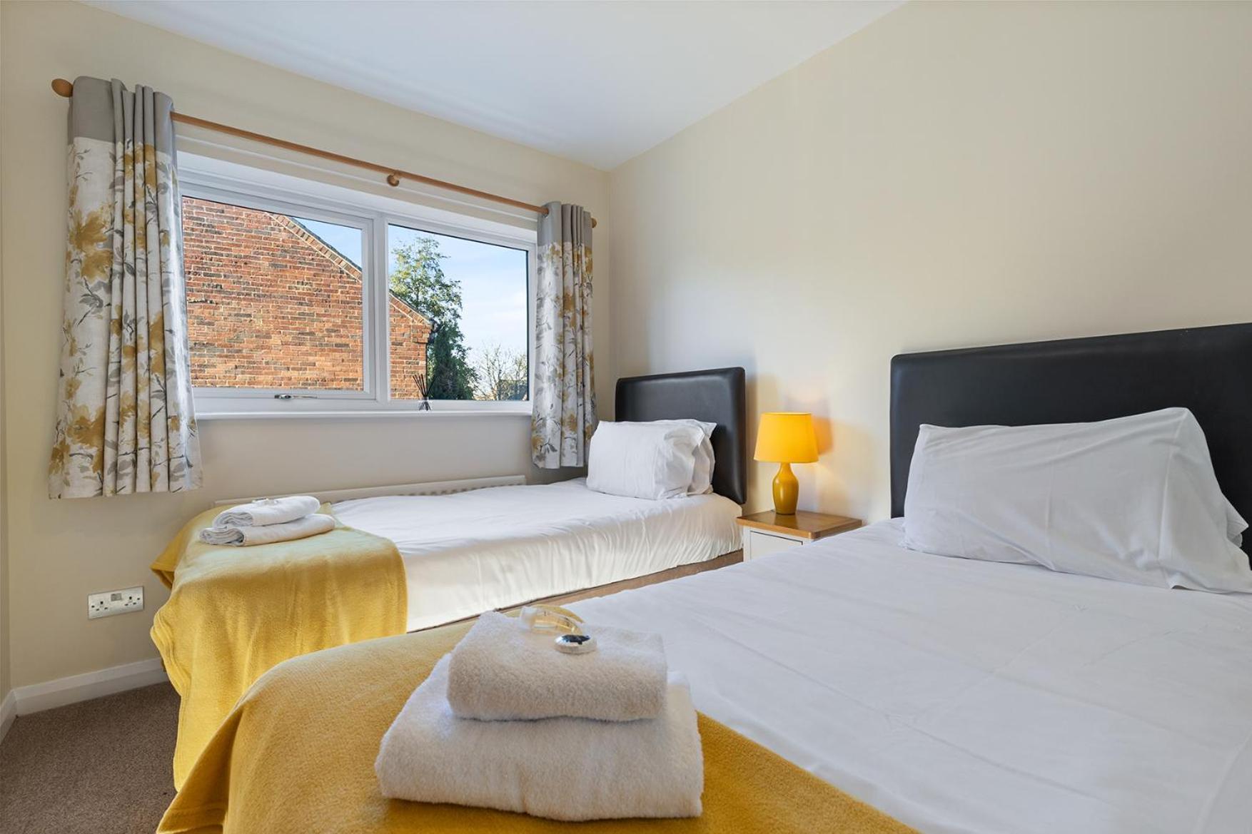 Pass The Keys Central Townhouse With Free Parking York Buitenkant foto
